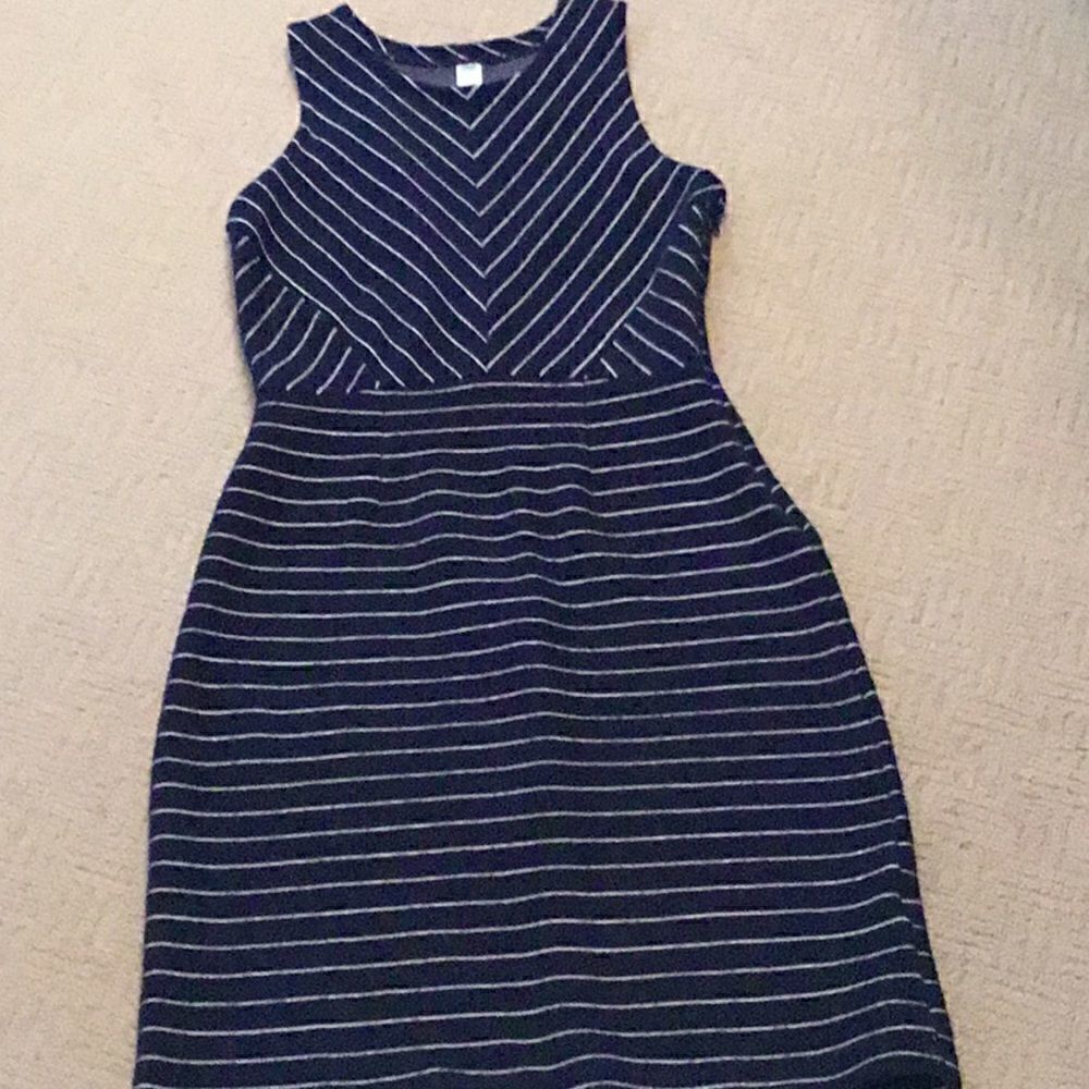 Ladies sleeveless dress in navy& white size small